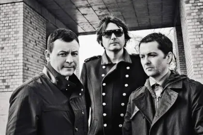Manic Street Preachers exibem Escape From History em Londres