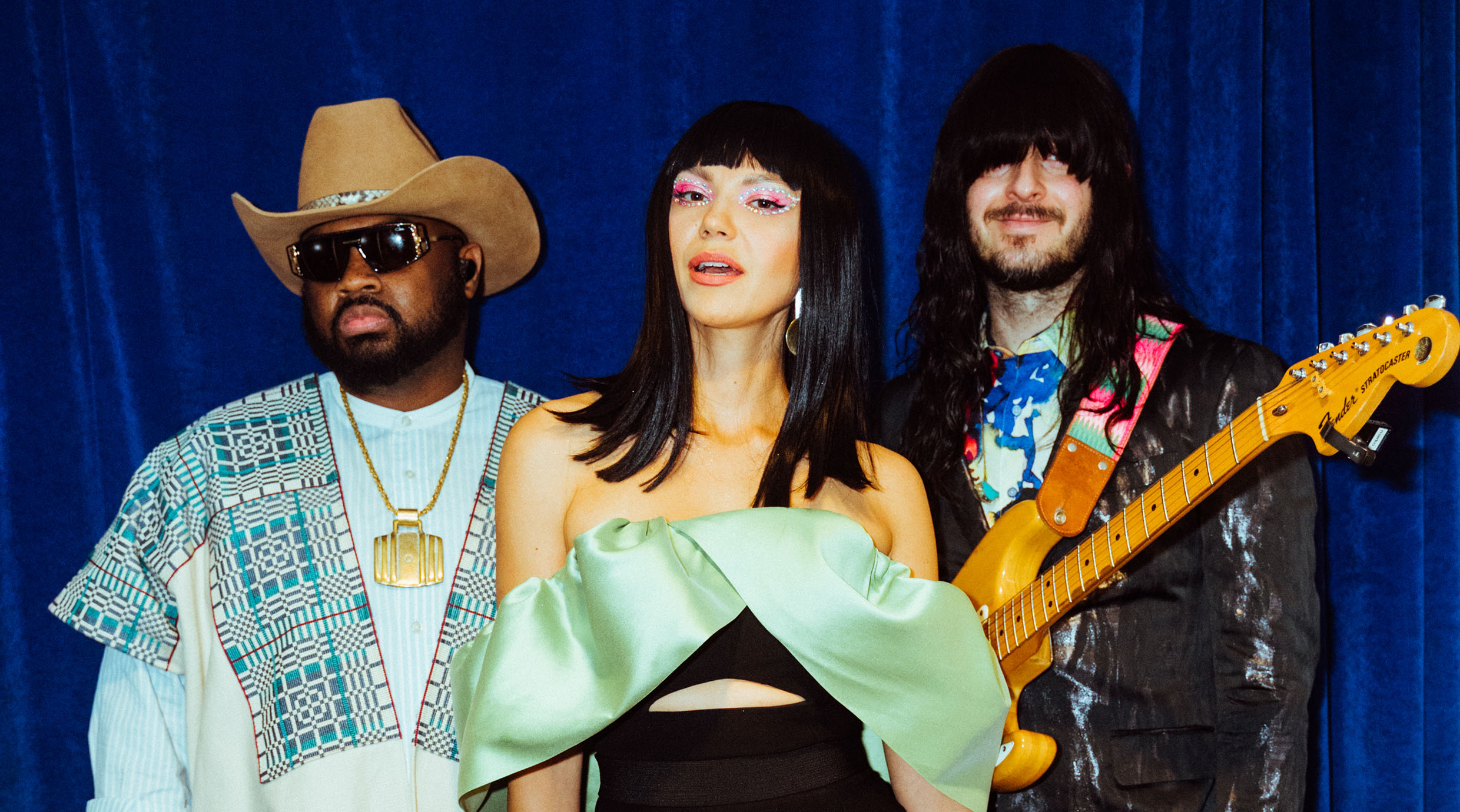 Khruangbin lança “The Universe Smiles Upon You II” em celebração de 10 anos