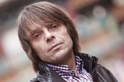 Últimos shows de Mani com Stone Roses e Primal Scream