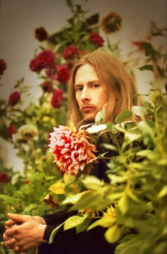 Jerry Cantrell, fotografado em uma bela paisagem por Rocky Schenk (1995)
