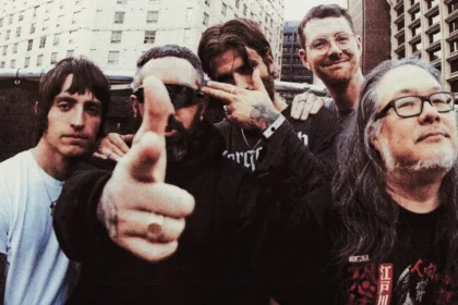 Nothing anuncia novo álbum “a short history of decay” e lança single