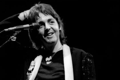 Paul McCartney enviou cocô a crítico que mentiu, diz livro