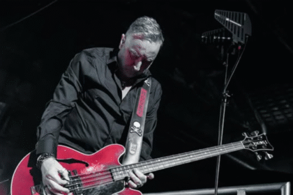 Peter Hook sobre Mani: ‘Foi o melhor no baixo’