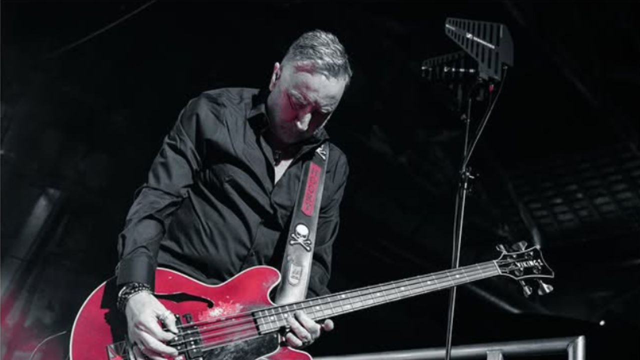 Peter Hook sobre Mani: ‘Foi o melhor no baixo’