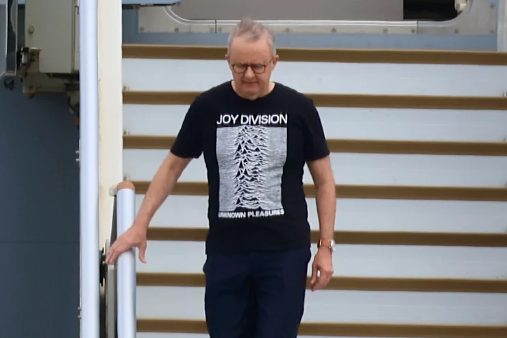 Primeiro ministro australiano é criticado por usar camiseta do Joy Division