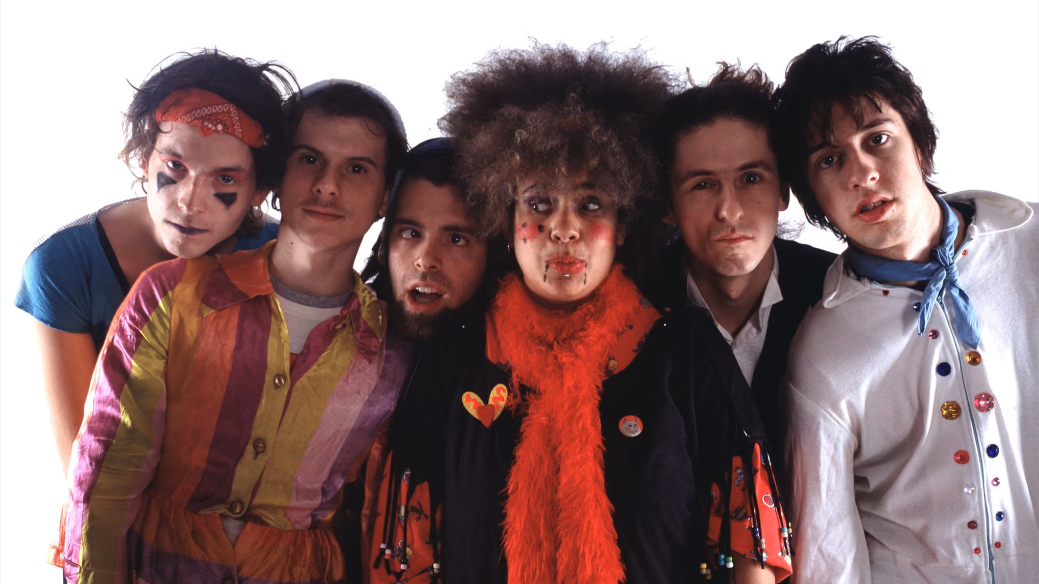 The Moldy Peaches marca show de reunião único em NY