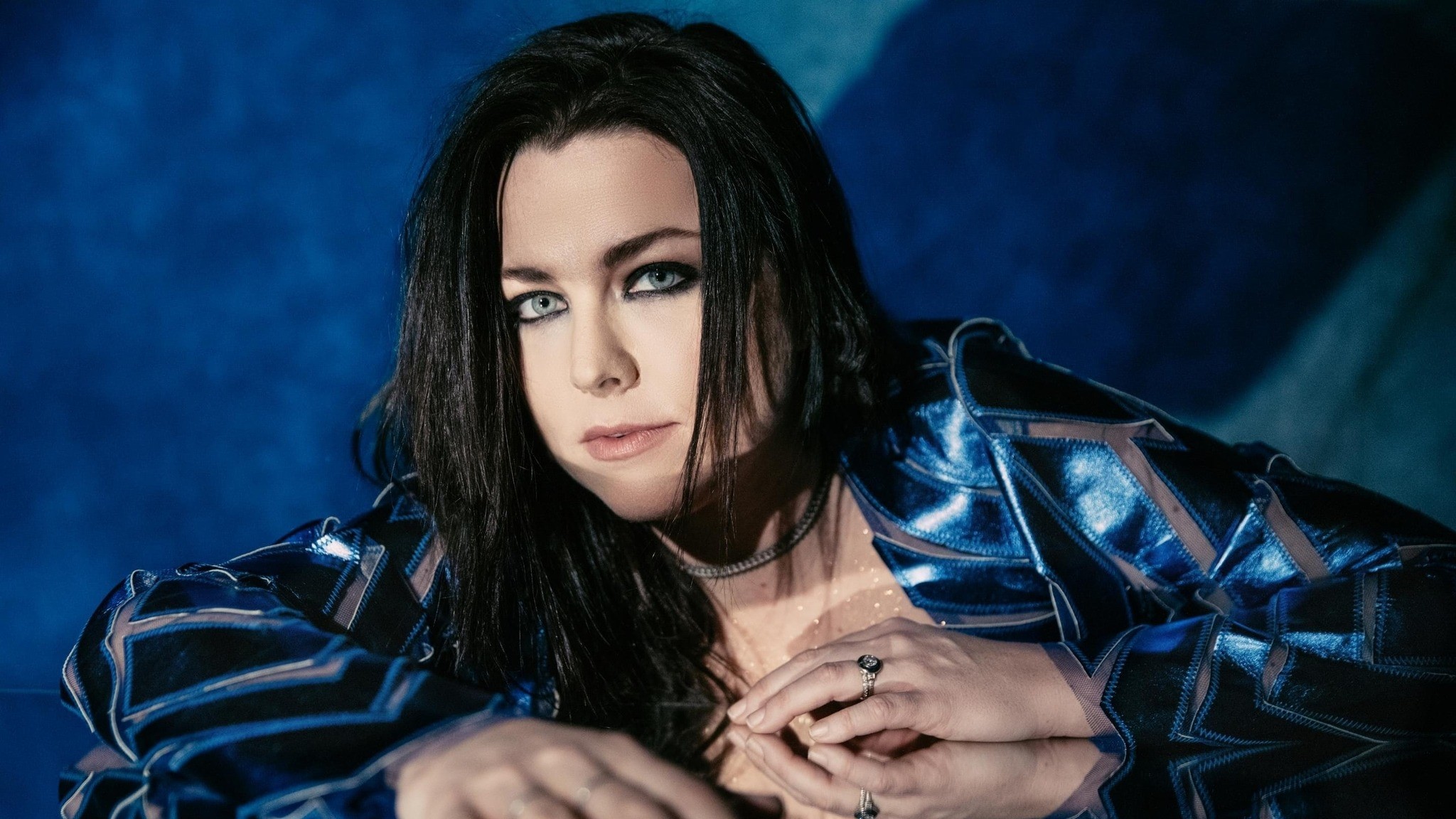 Evanescence mostra bastidores do clipe de “Who Will You Follow”