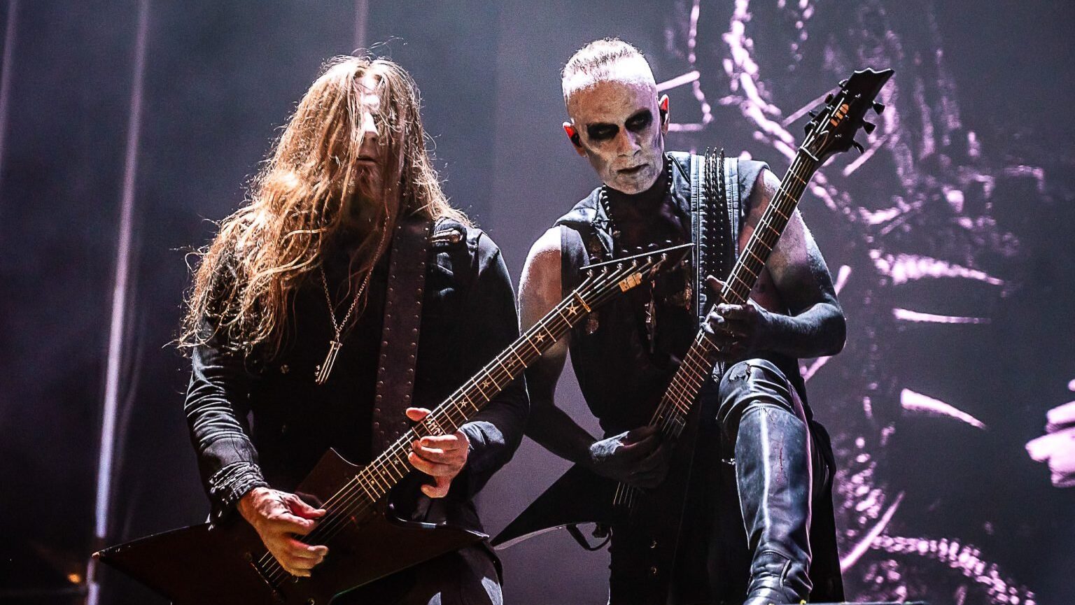The Shit Ov God do Behemoth tem conceito filosófico