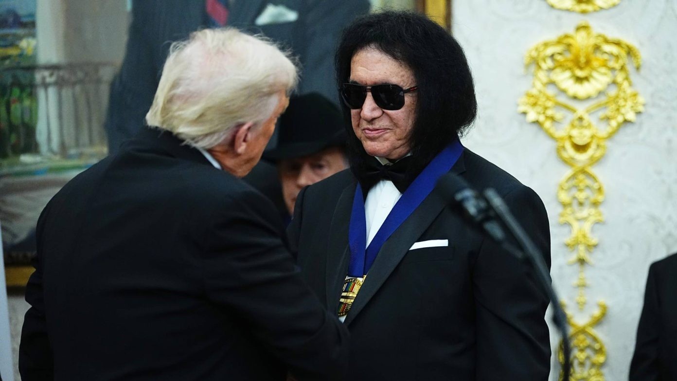 Gene Simmons faz declaração forte sobre a América em show solo