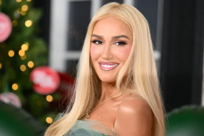 Gwen Stefani enfrenta críticas por divulgar app antiaborto