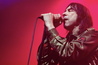 Primal Scream no Roundhouse repudia símbolo polêmico em show