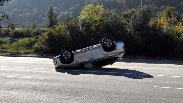 Ben Koller sofre acidente; carro capota e condutor foge