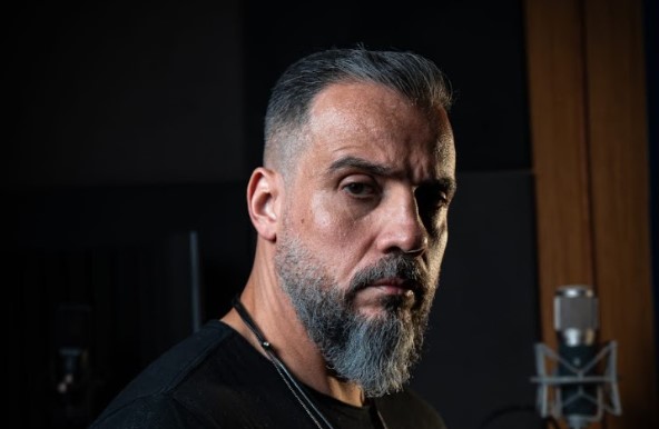 Leandro Caçoilo lança single “Time” com energia do power metal
