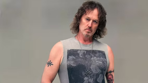 Carl Sentance, ex-vocalista do Nazareth, comenta sua saída e revela próximos projetos