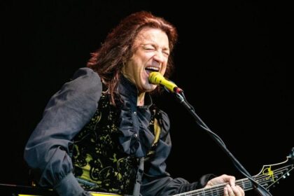 Michael Sweet, do Stryper, lamenta vacina contra COVID-19 e sugere ligação com problemas de saúde