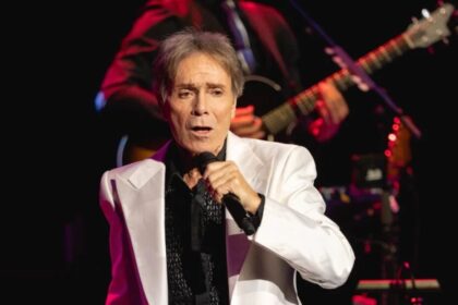 Cliff Richard revela câncer de próstata detectado cedo