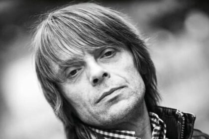 Causa da morte de Mani, baixista do Stone Roses, é revelada