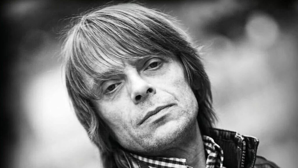Causa da morte de Mani, baixista do Stone Roses, é revelada