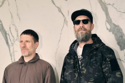 Sleaford Mods lança single ‘No Touch’ com Sue Tompkins