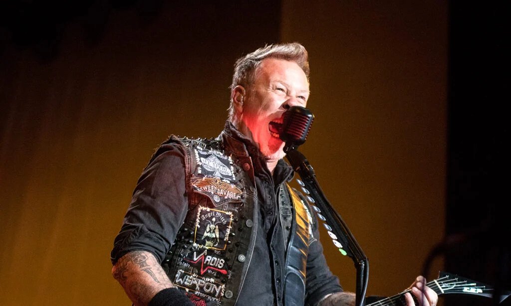 James Hetfield grava versão de clássico natalino