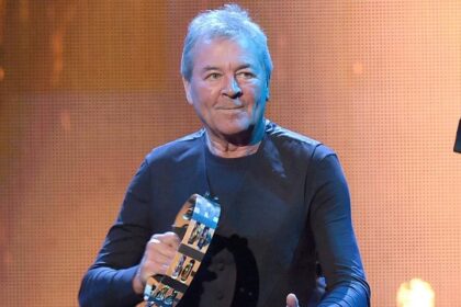 Ian Gillan descobre uso de faixa no Stranger Things