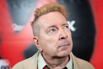 John Lydon lamenta ausência dos Sex Pistols após luto