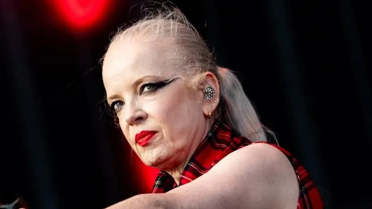 Shirley Manson critica fã por bolas de praia na Austrália
