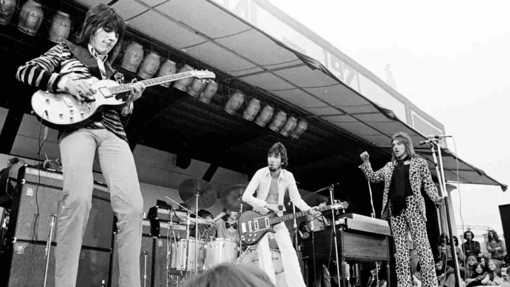 Os Faces no palco no início dos anos 1970. Crédito da imagem: Gijsbert Hanekroot/Redferns.