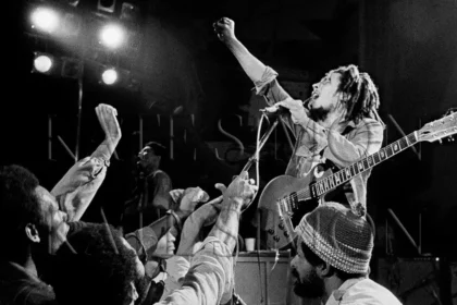 50 anos depois, No Woman, No Cry de Bob Marley ainda tem a magia e a espiritualidade que moldaram o artista
