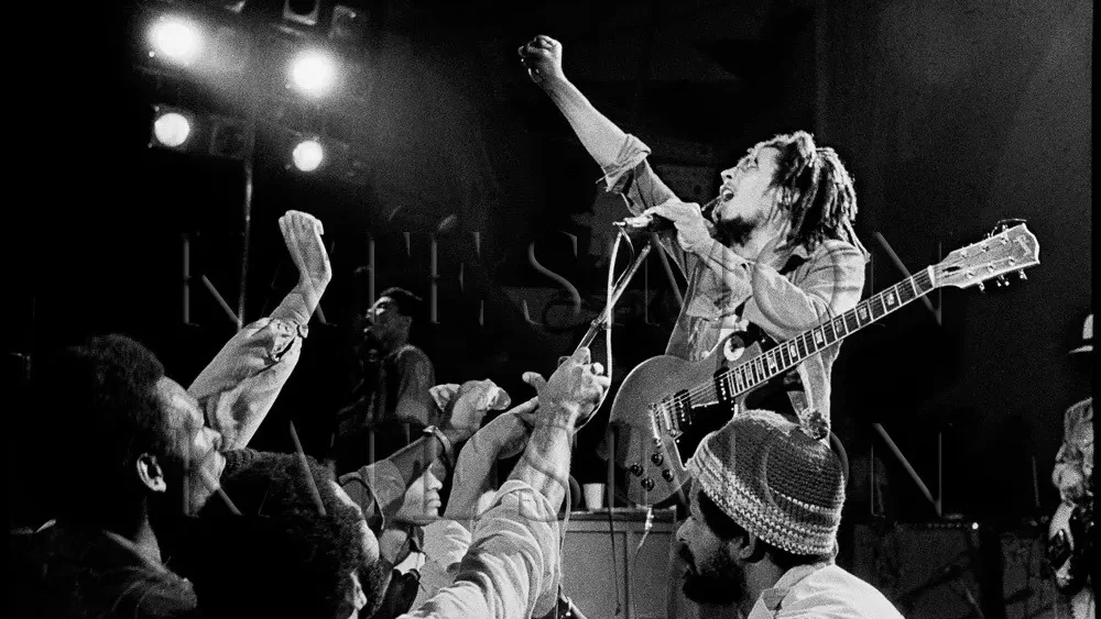 50 anos depois, No Woman, No Cry de Bob Marley ainda tem a magia e a espiritualidade que moldaram o artista