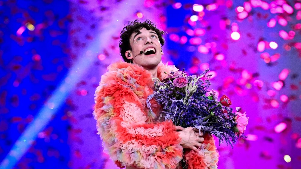 Nemo devolve troféu da Eurovision em protesto a Israel