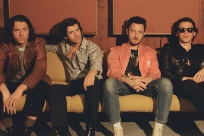 Arctic Monkeys lança novo single para War Child nesta semana