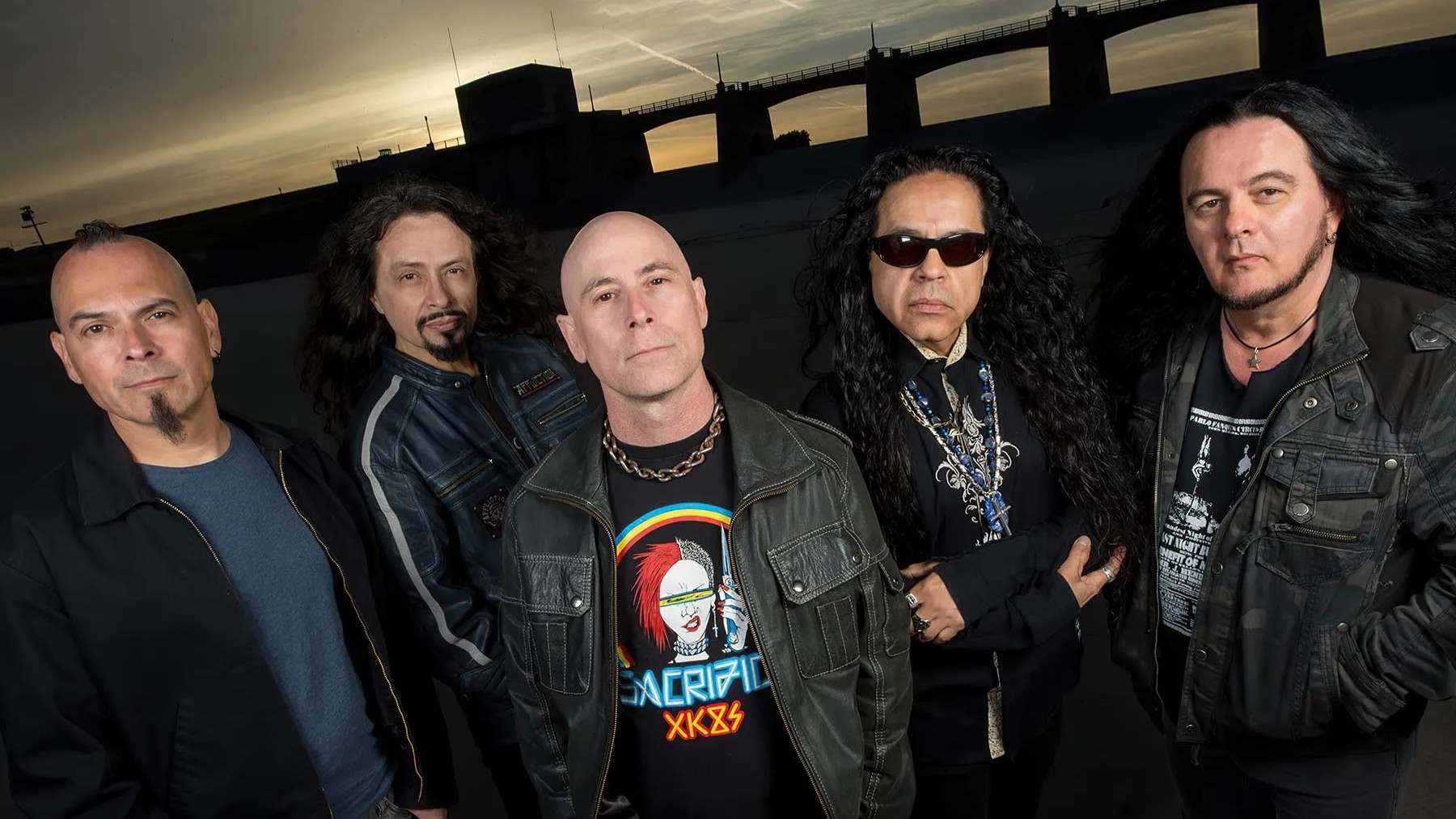John Bush, do Armored Saint, afirma que músicos ‘emprestam’ e ‘imitam’ ao criar novas canções