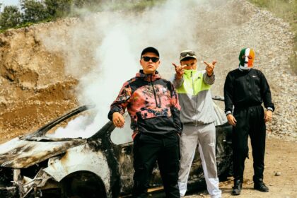 Novo álbum do Kneecap chega em 2026, promete trio rap