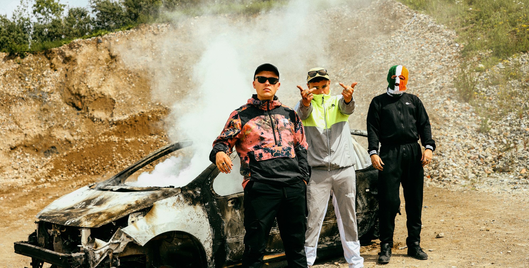 Novo álbum do Kneecap chega em 2026, promete trio rap