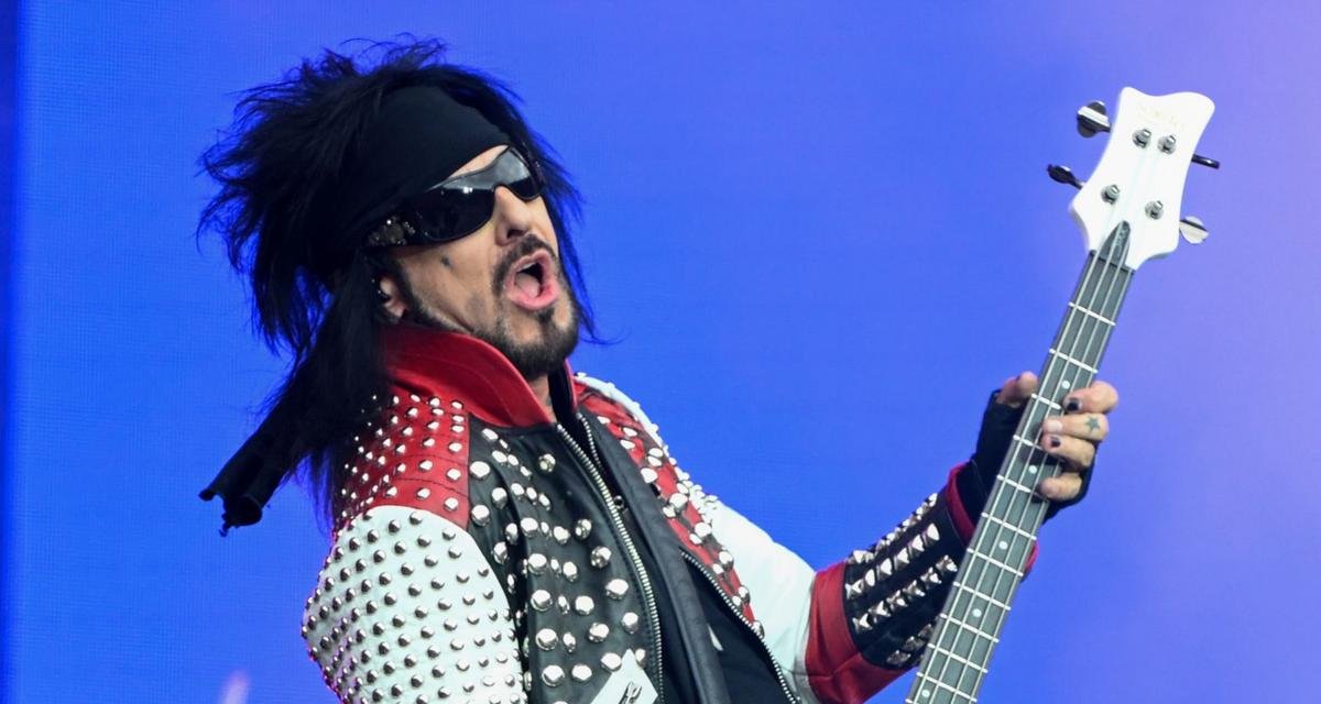 Nikki Sixx adverte stalkers: família está bem protegida