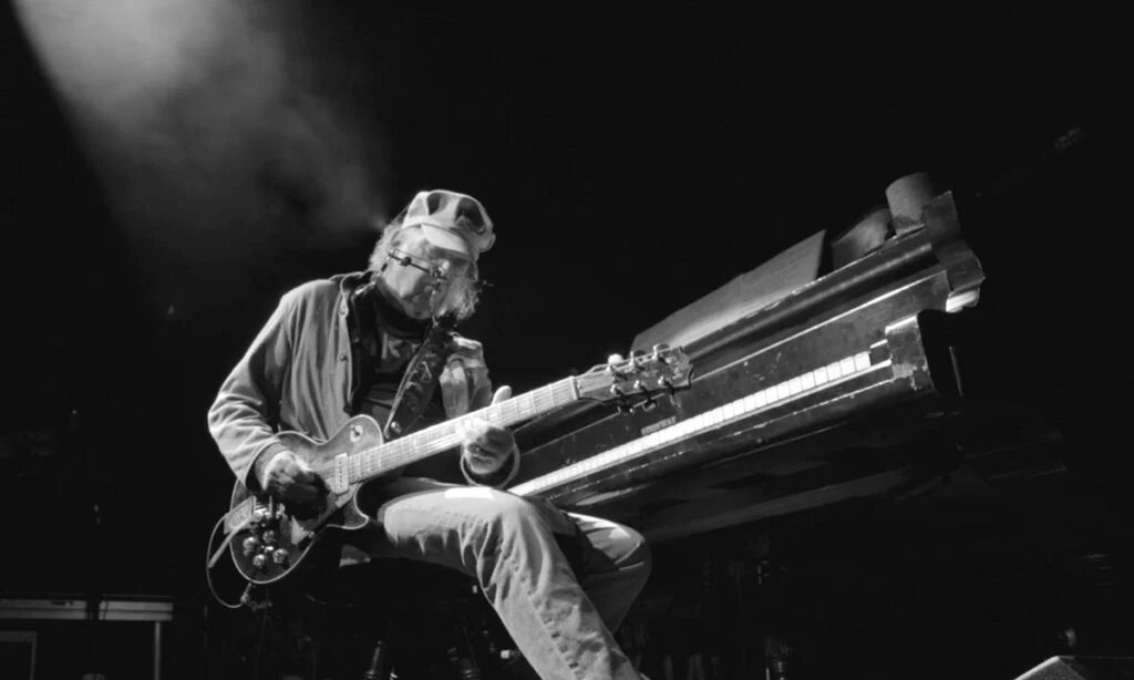 Neil Young libera gravação ao vivo rara com Crazy Horse
