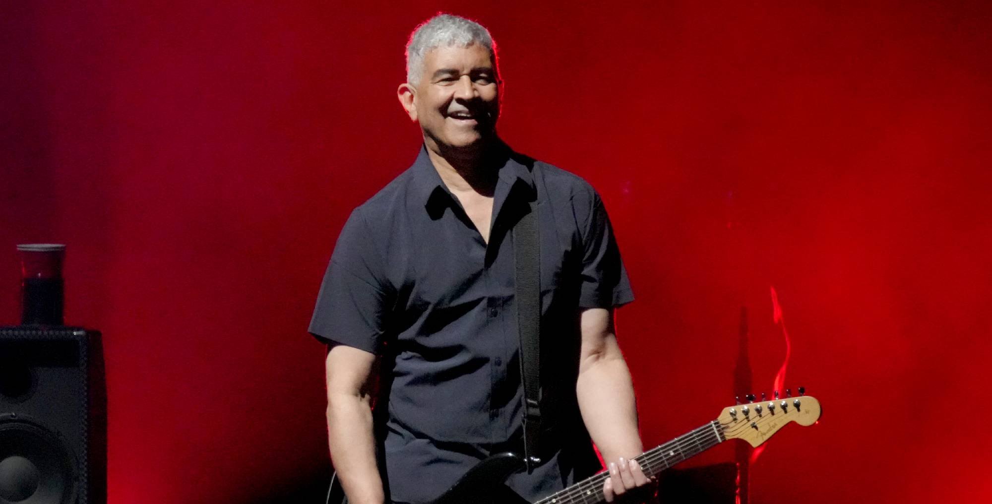 Pat Smear desfalca shows do Foo Fighters após acidente