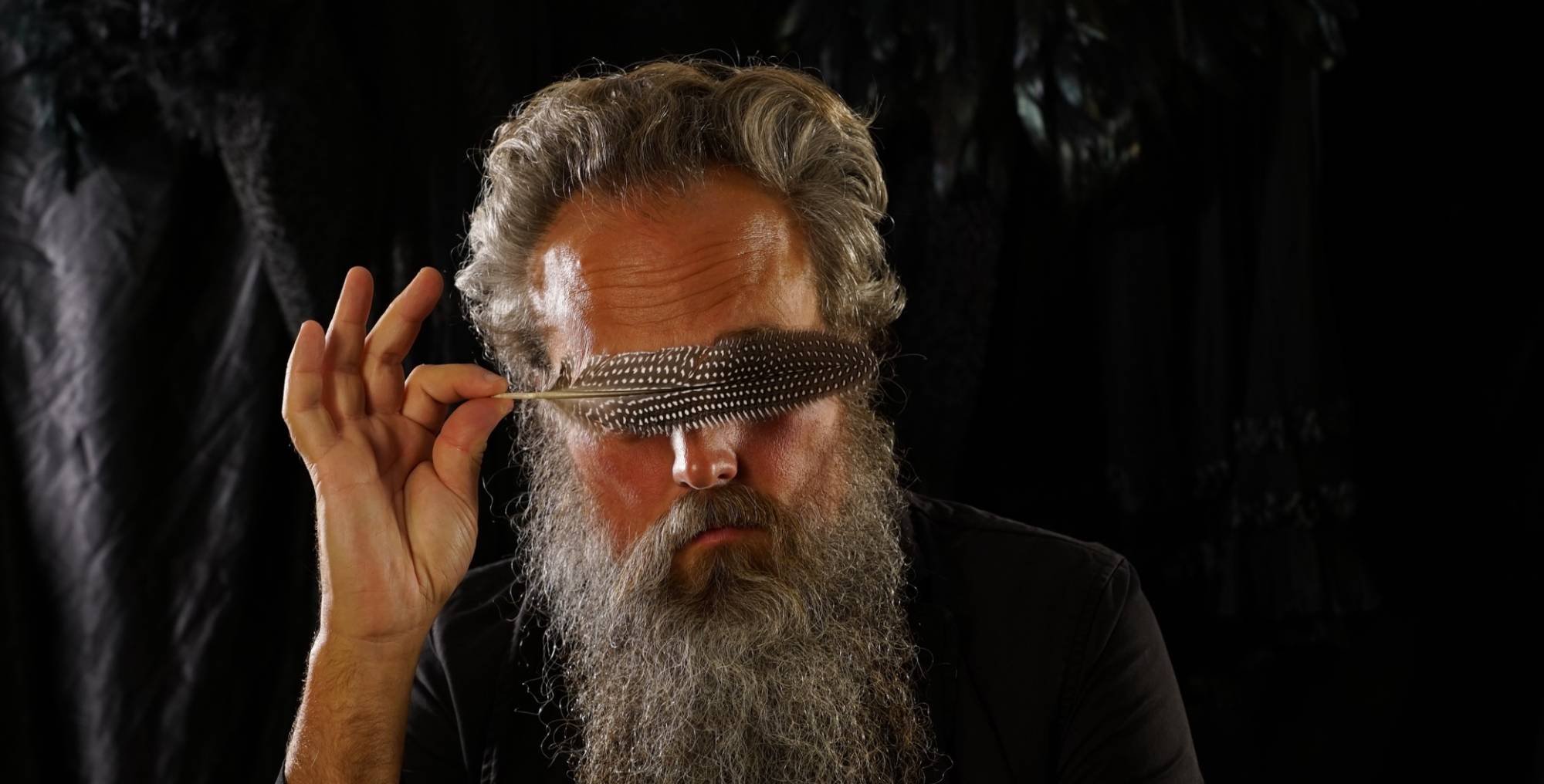 Iron & Wine lança novo álbum ‘Hen’s Teeth’ em fevereiro