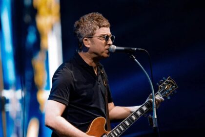 Noel Gallagher elogia fãs do Oasis e retorna ao estúdio