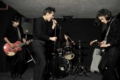 Savages lança cover perdido de “Paranoid” do Black Sabbath