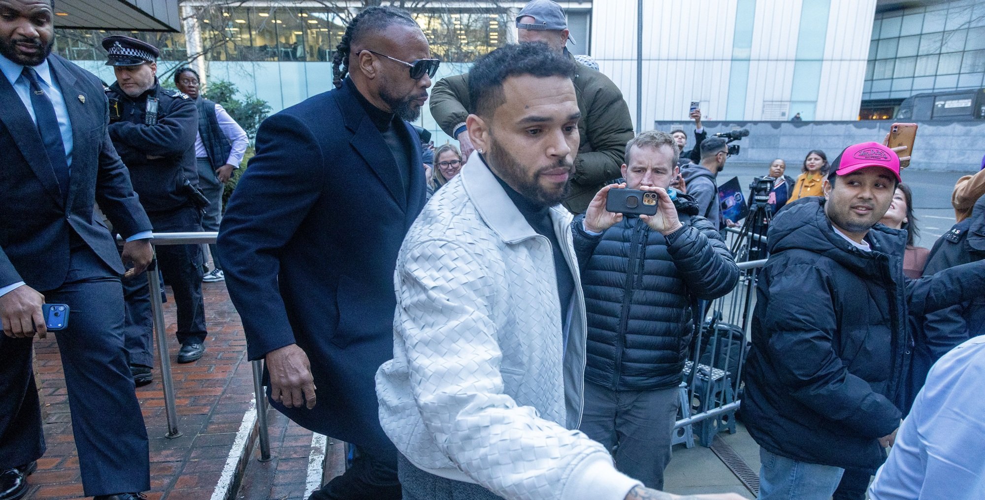 Chris Brown vai a tribunal em Londres por suposta agressão