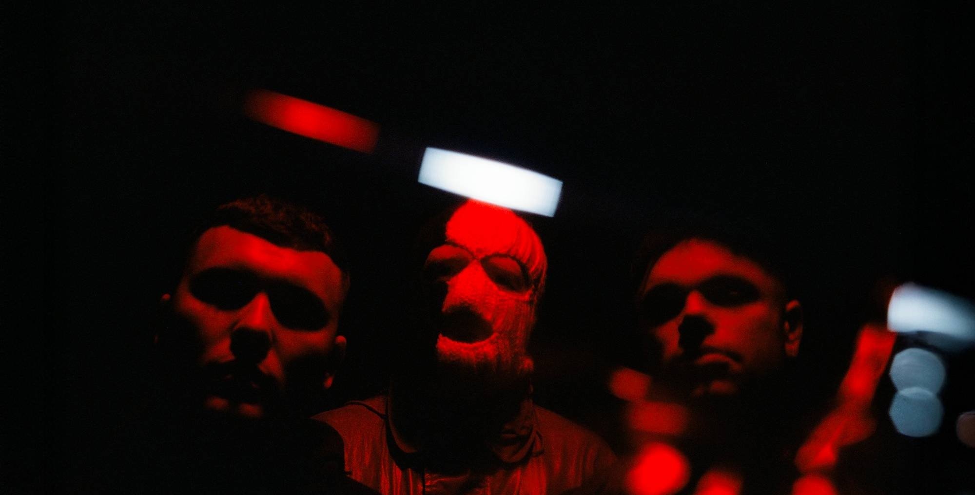 Kneecap lança single ‘Smugglers & Scholars’ com tom revolucionário