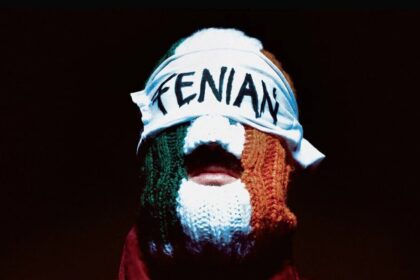 Kneecap anuncia novo álbum “Fenian” para abril de 2026