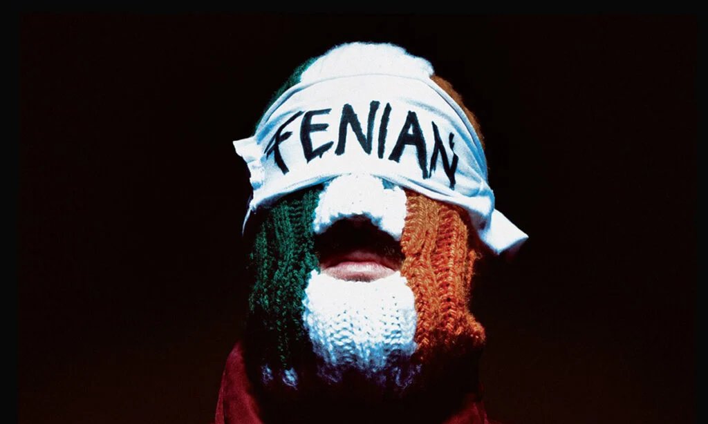 Kneecap anuncia novo álbum “Fenian” para abril de 2026