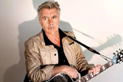 Glen Matlock critica punks pró-Trump e exalta Kneecap