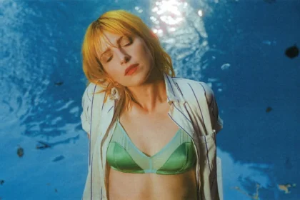 Hayley Williams lança Power Snatch com três novos singles
