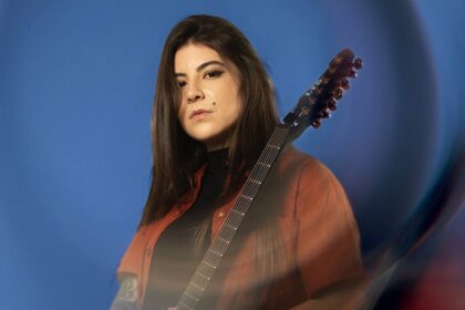 Jéssica Falchi lança EP “Solace” com participação de Aaron Marshall, do Intervals