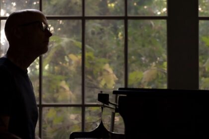 Moby doa cachê do Coachella 2026 para quatro organizações de direitos dos animais