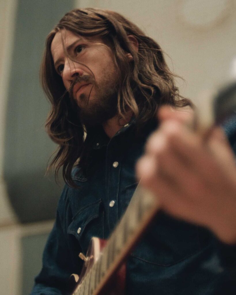 Joseph Quinn (George Harrison). Crdito: Sony Pictures/Greig Fraser